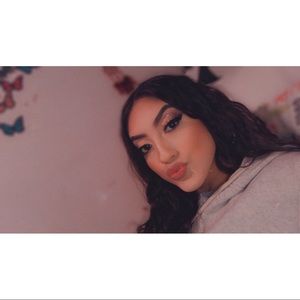 Meet your Posher, Alejandra